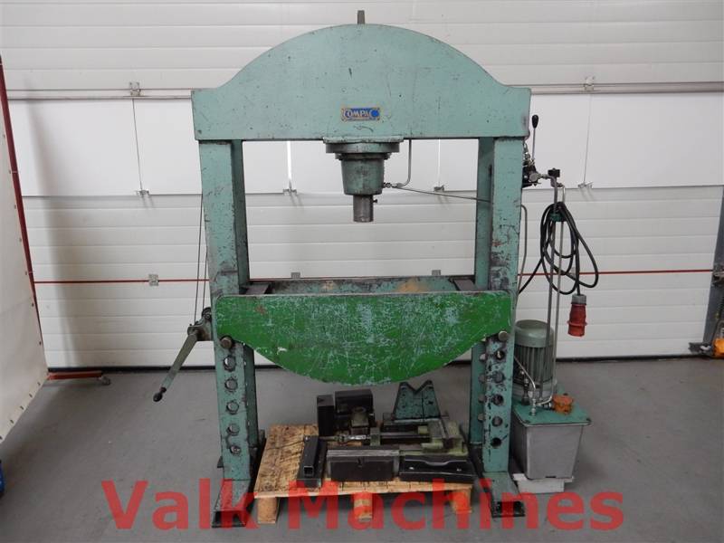 Te koop: Gebruikte garagepers Compac 60Ton - Valk Machines