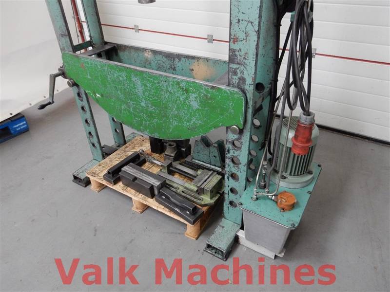 Te koop: Gebruikte garagepers Compac 60Ton - Valk Machines
