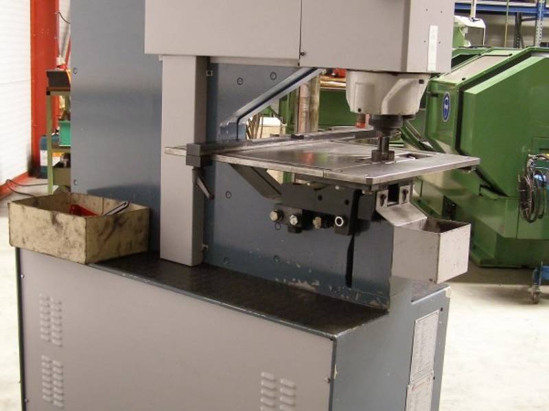 Attexor hydraulisch ponsmachine - , Online veiling van metaal